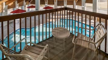 Standard Room, 1 King Bed, Non Smoking, Balcony | In-room safe, blackout drapes, iron/ironing board