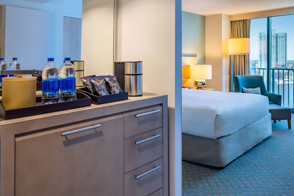 Premium bedding, in-room safe, desk, iron/ironing board