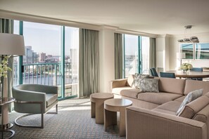 Suite (St Johns) | Premium bedding, in-room safe, desk, iron/ironing board
