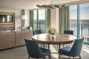 Suite (St Johns) | Premium bedding, in-room safe, desk, iron/ironing board