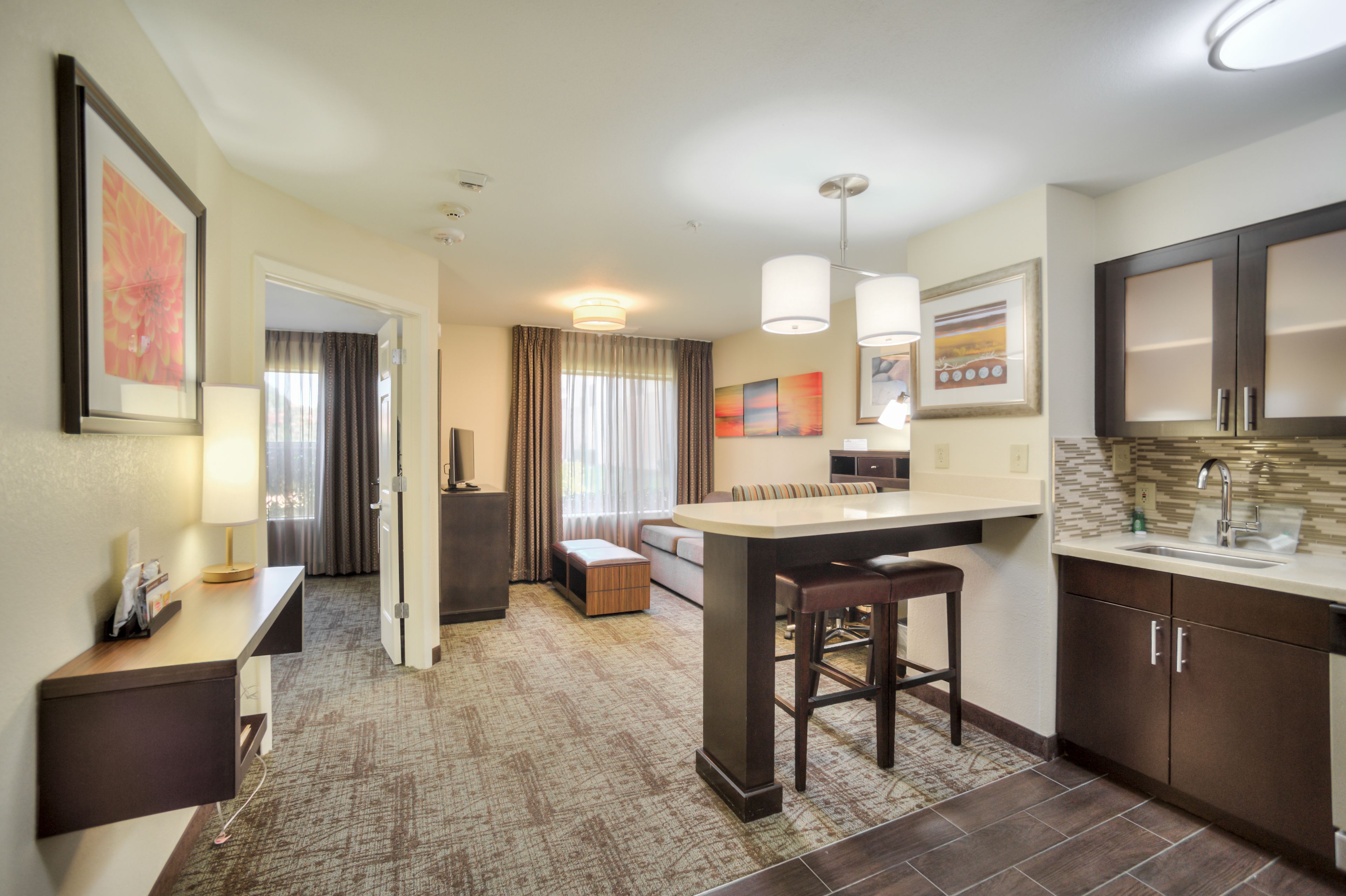 Full-size fridge, microwave, stovetop, dishwasher