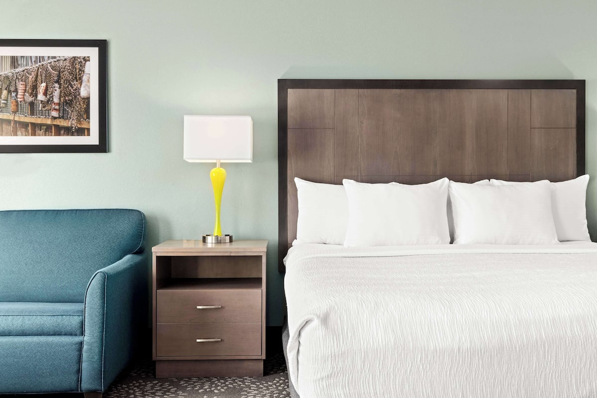 Suite Deluxe, 1 cama de matrimonio grande, no fumadores | Ropa de cama de alta calidad y espacio para trabajar con un portátil