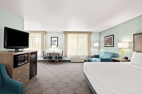 Deluxe Suite, Multiple Beds, Non Smoking | Premium bedding, laptop workspace, blackout drapes, iron/ironing board