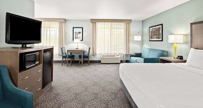 La Quinta Inn & Suites by Wyndham Newport