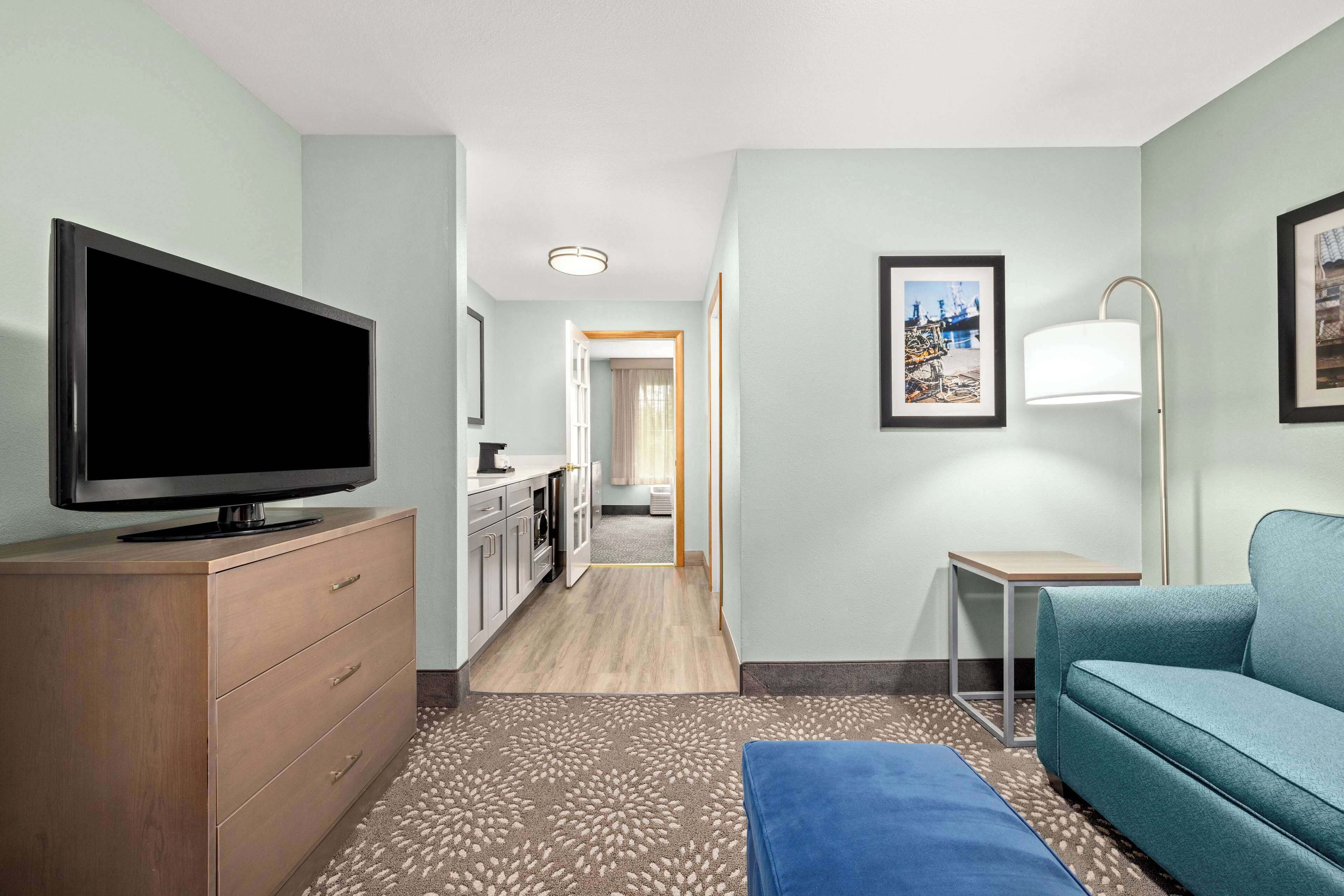 suite, 1 king bed, non smoking | premium bedding, laptop workspace, blackout curtains, iron/ironing board