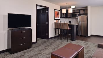 Suite, 1 habitación, cocina | Ropa de cama de alta calidad, camas con pillow-top y escritorio
