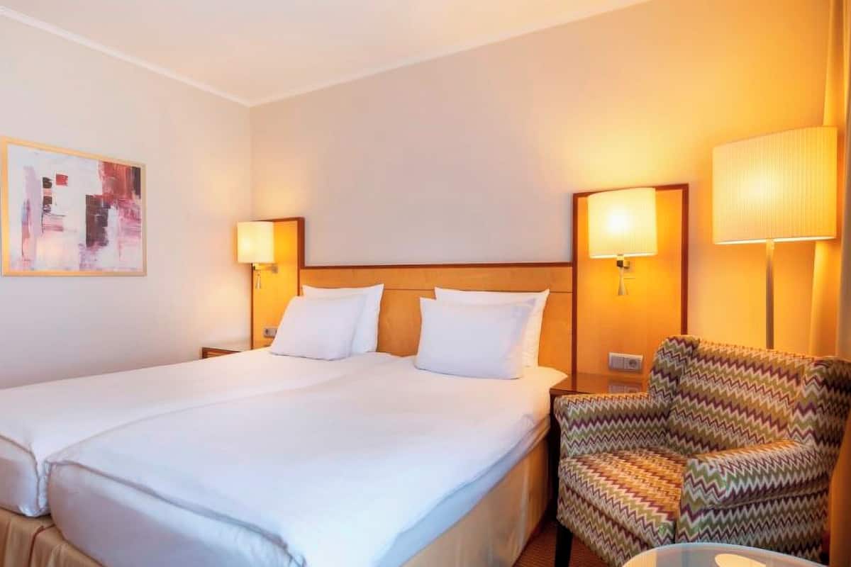 1 bedroom, premium bedding, in-room safe, desk
