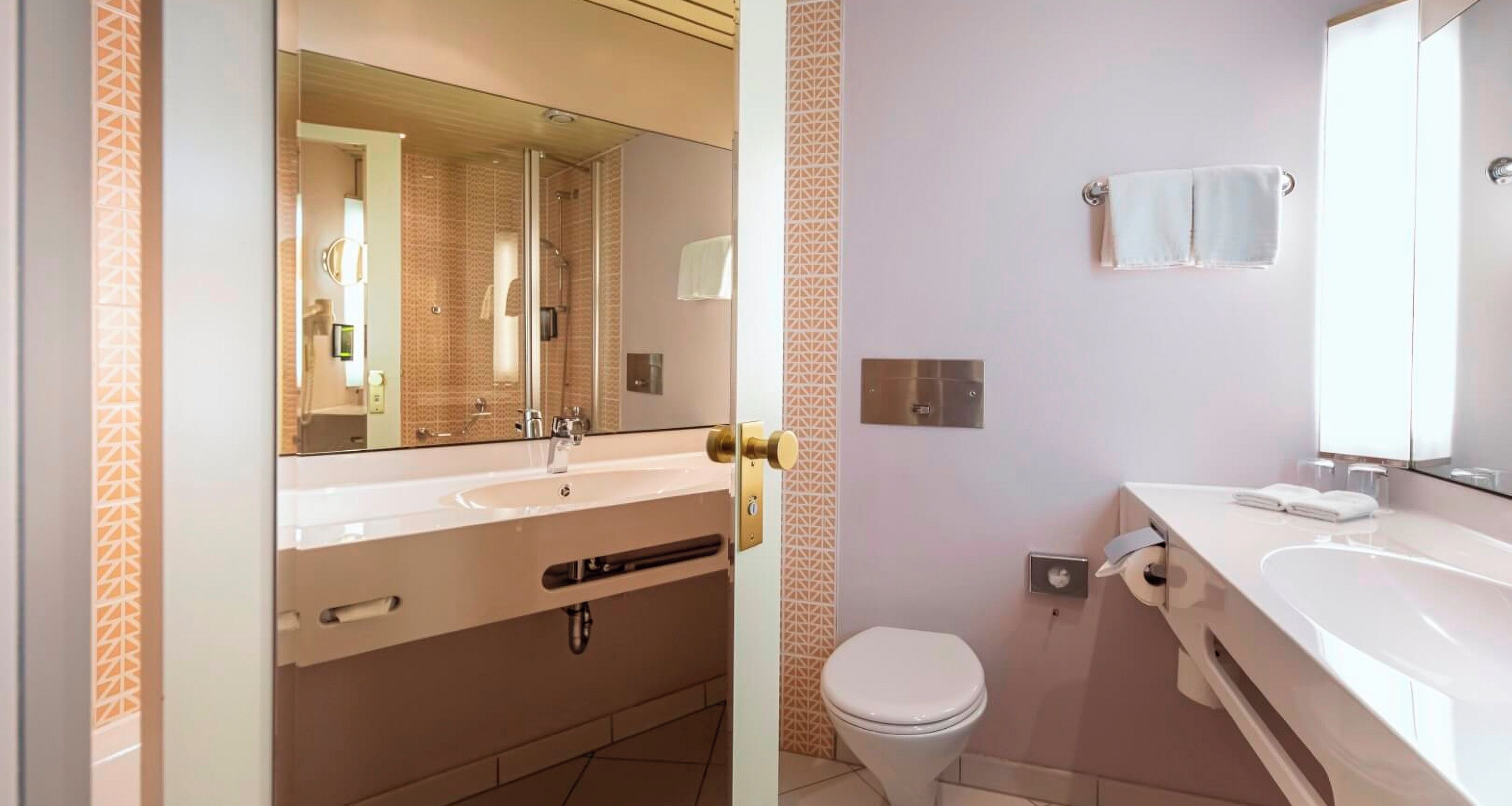 1 bedroom, premium bedding, in-room safe, desk