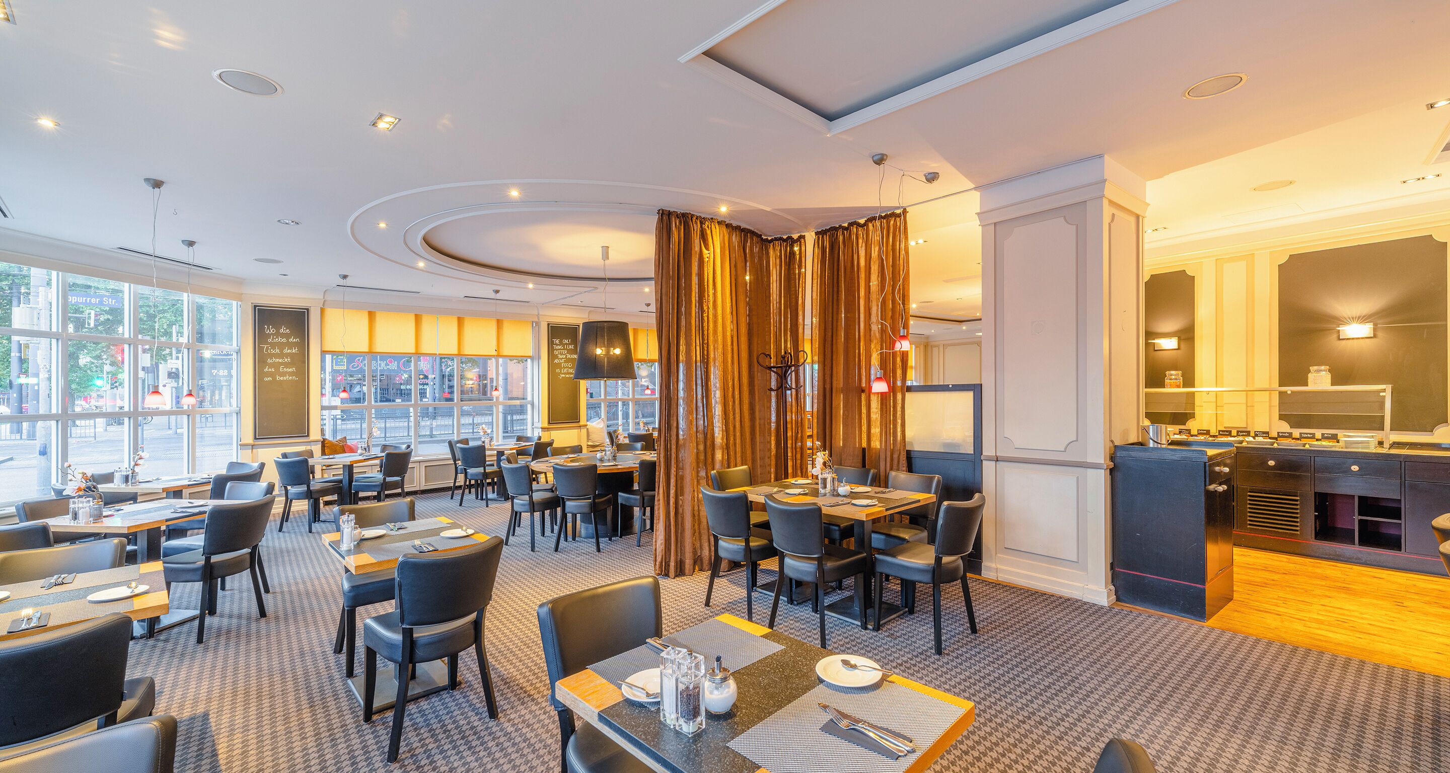 Tägliches Frühstücksbuffet (19 EUR pro Person)