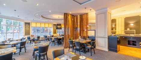 Daily buffet breakfast (EUR 19 per person)