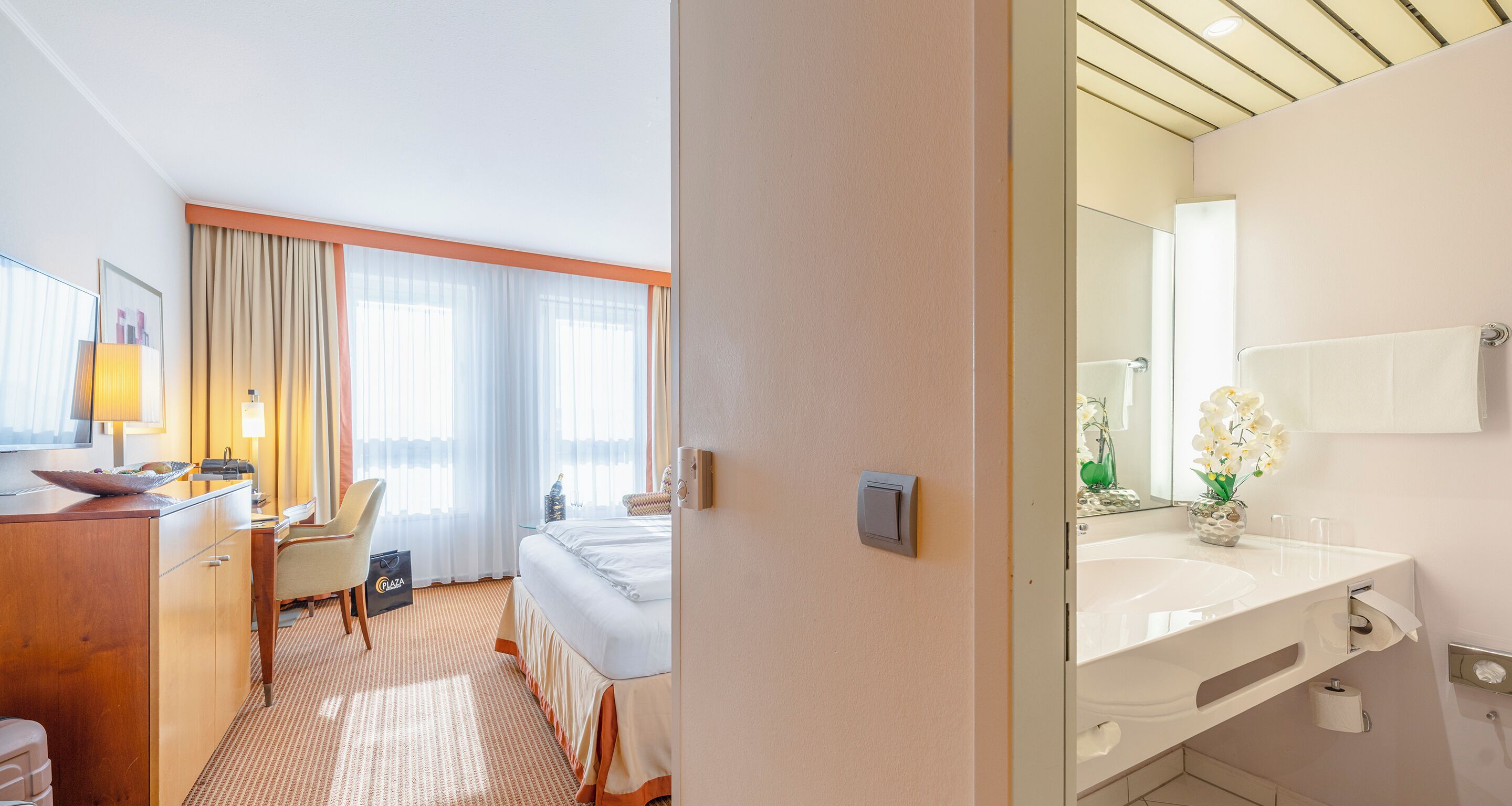 Premium bedding, in-room safe, desk, blackout drapes