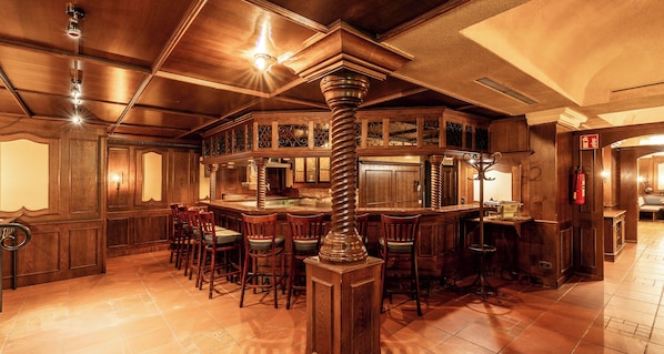 Bar (trong khuôn viên)