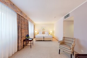 Phòng Suite | 1 phòng ngủ, bộ đồ giường cao cấp, két bảo mật tại phòng, bàn 