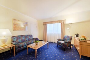 1 bedroom, premium bedding, in-room safe, desk