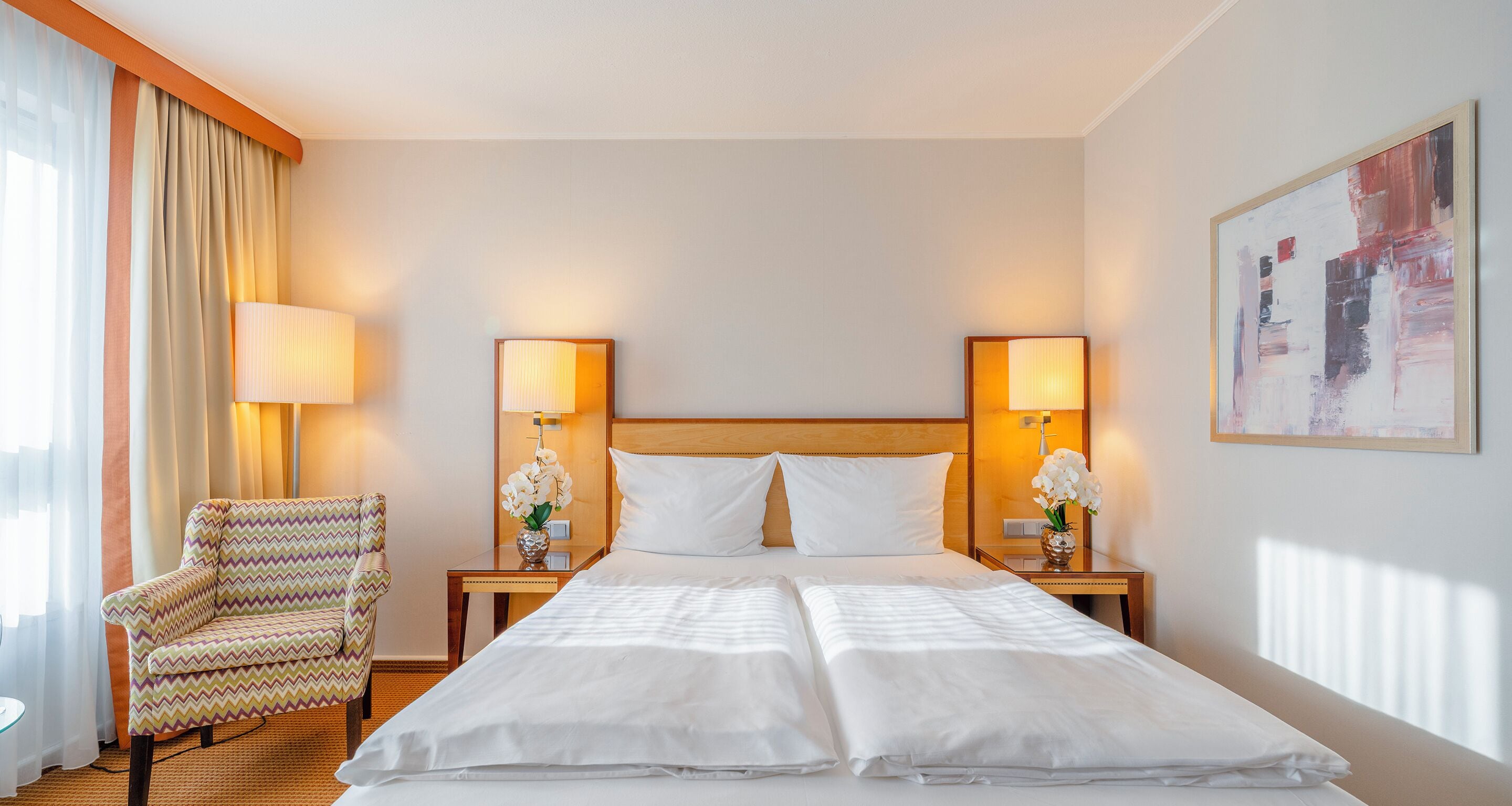 Premium bedding, in-room safe, desk, blackout drapes