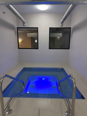 Indoor spa tub