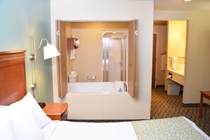 Standard Room, 1 King Bed, Jetted Tub (No Lake View) | Bathroom