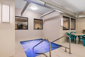 Indoor spa tub