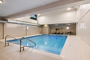Indoor pool, pool loungers