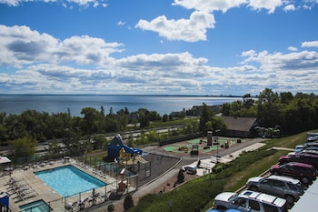 Edgewater Hotel & Waterpark