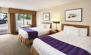 Desk, laptop workspace, blackout curtains, iron/ironing board - Edgewater Hotel & Waterpark (Duluth)