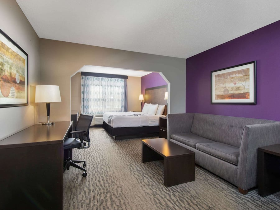 Phòng Deluxe, 1 giường cỡ king, không hút thuốc | Bộ đồ giường cao cấp, nệm có lớp đệm bông, két bảo mật tại phòng