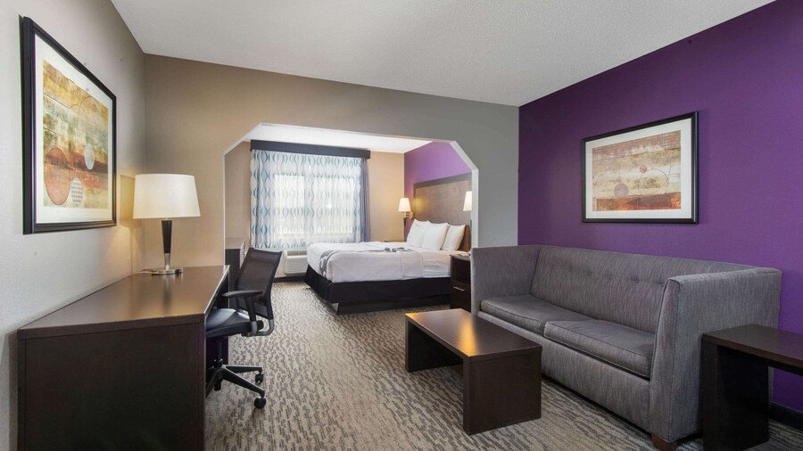 La Quinta Inn & Suites by Wyndham Erie