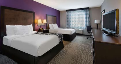 La Quinta Inn & Suites by Wyndham Erie