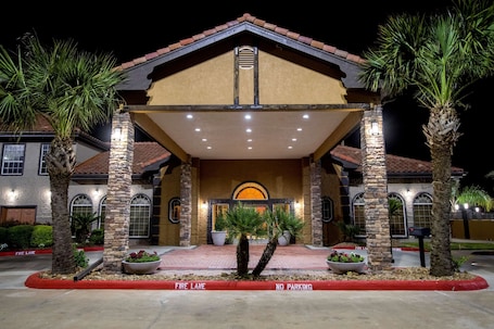 Exterior. Best Western Executive Inn El Campo