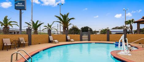 季節限定屋外プール、サンラウンジャー