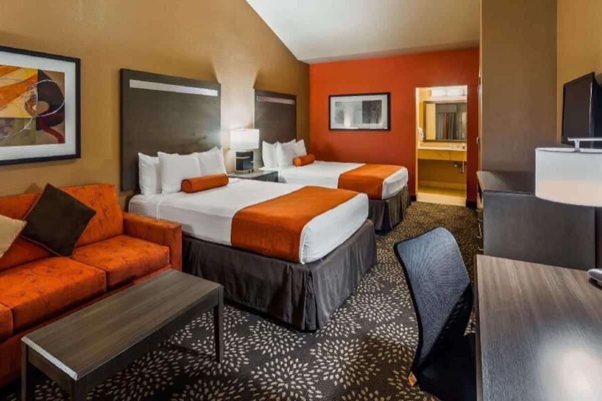 Premium bedding, in-room safe, desk, iron/ironing board