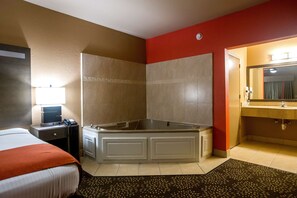 Quarto standard, 1 cama King, para não fumantes, banheira de hidromassagem | Roupas de cama premium, cofres nos quartos, escrivaninha