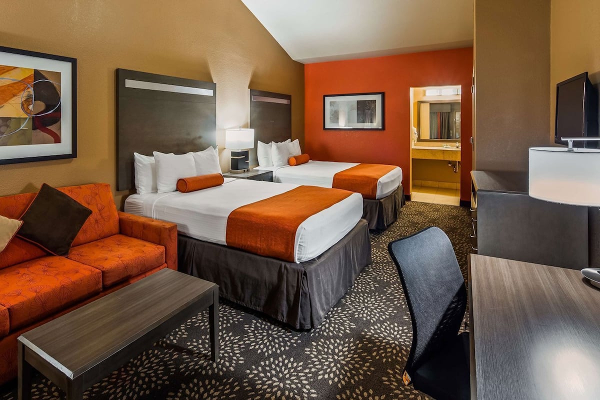 Premium bedding, in-room safe, desk, iron/ironing board