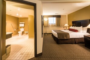 Standard Room, 1 Queen Bed, Accessible | Premium bedding, pillowtop beds, in-room safe, desk