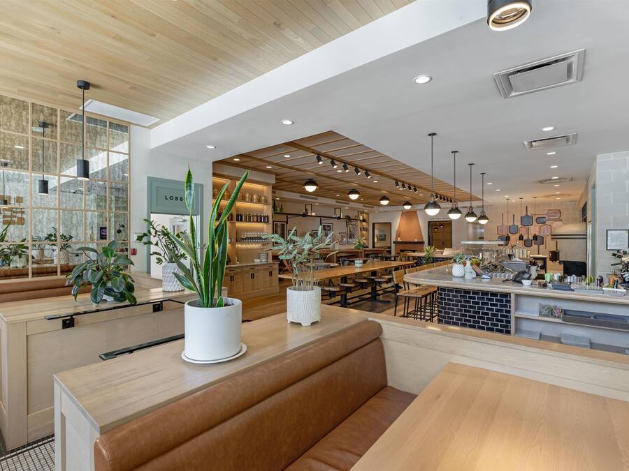 Breakfast, lunch, dinner served; Italian cuisine