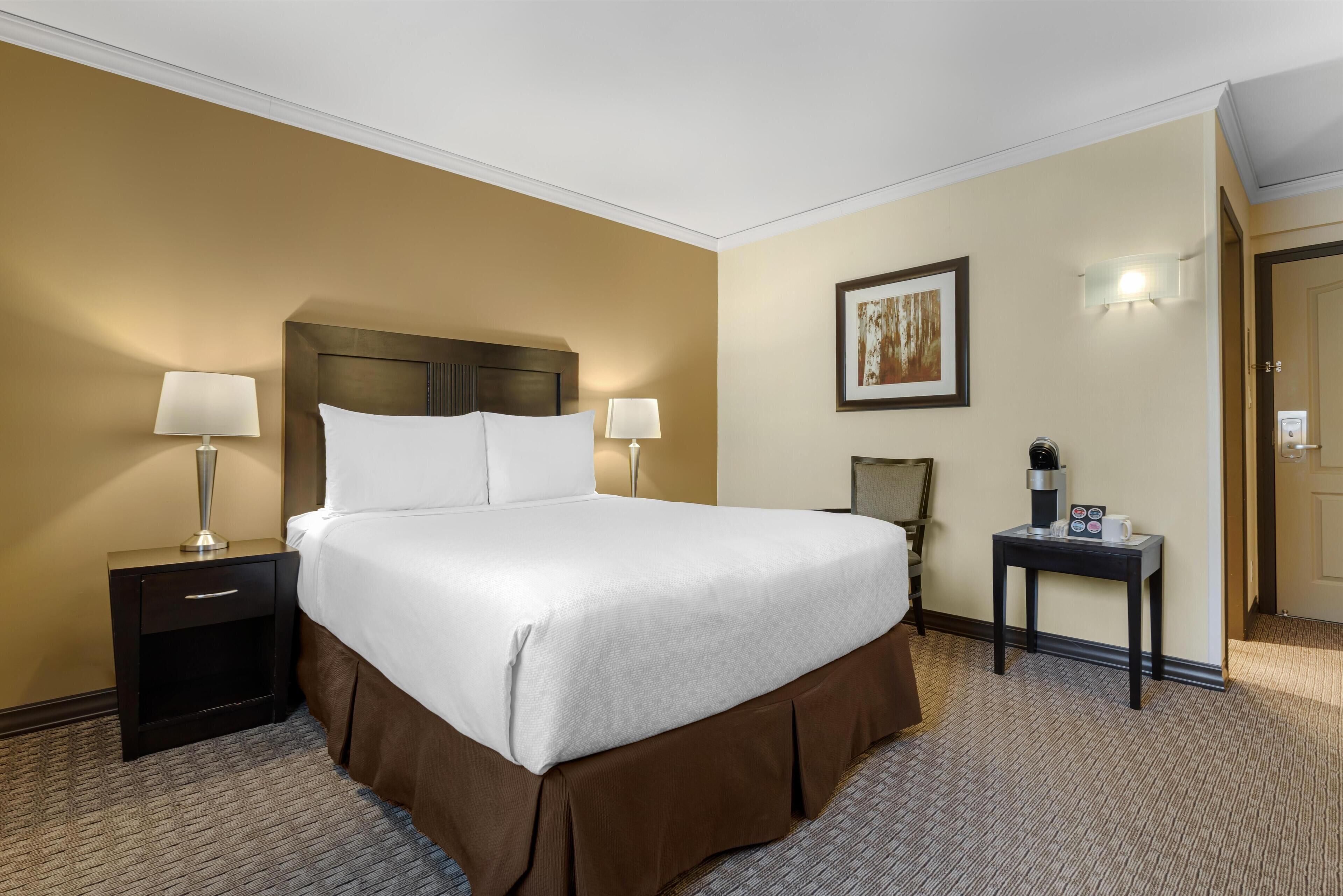 Standard Room, 1 Queen Bed, Refrigerator & Microwave | Premium bedding, pillowtop beds, in-room safe, desk