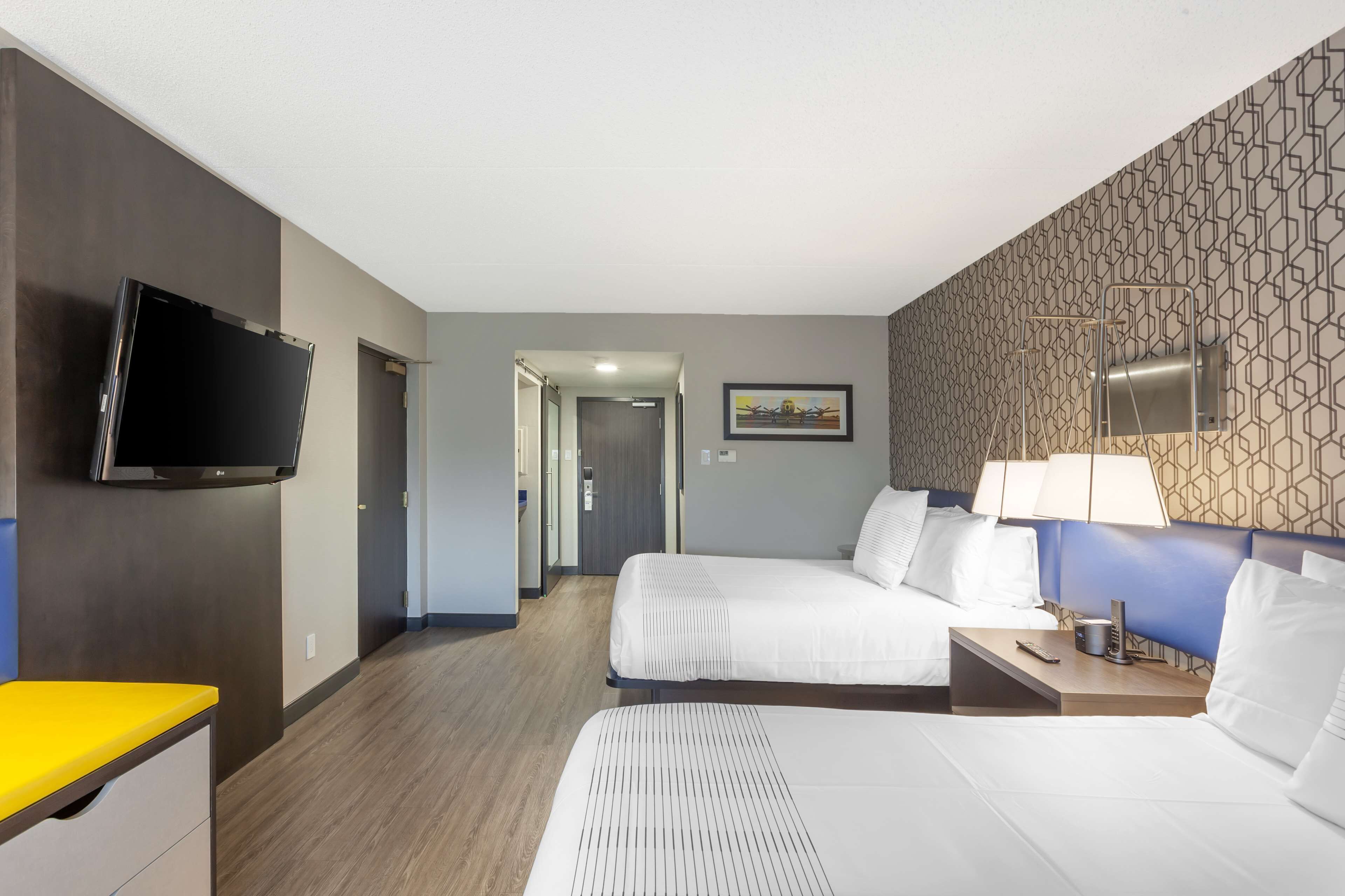 in-room safe, desk, laptop workspace, iron/ironing board