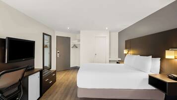 Business Room, 1 King Bed, Non Smoking, Refrigerator | Premium bedding, down comforters, pillowtop beds, blackout drapes