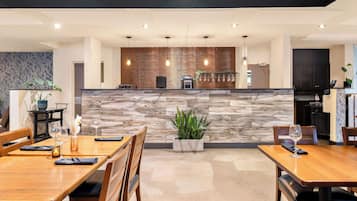 Breakfast, lunch and dinner served