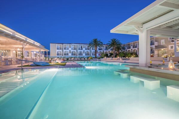 Seasonal outdoor pool, open 10:00 AM to 7:00 PM, pool umbrellas