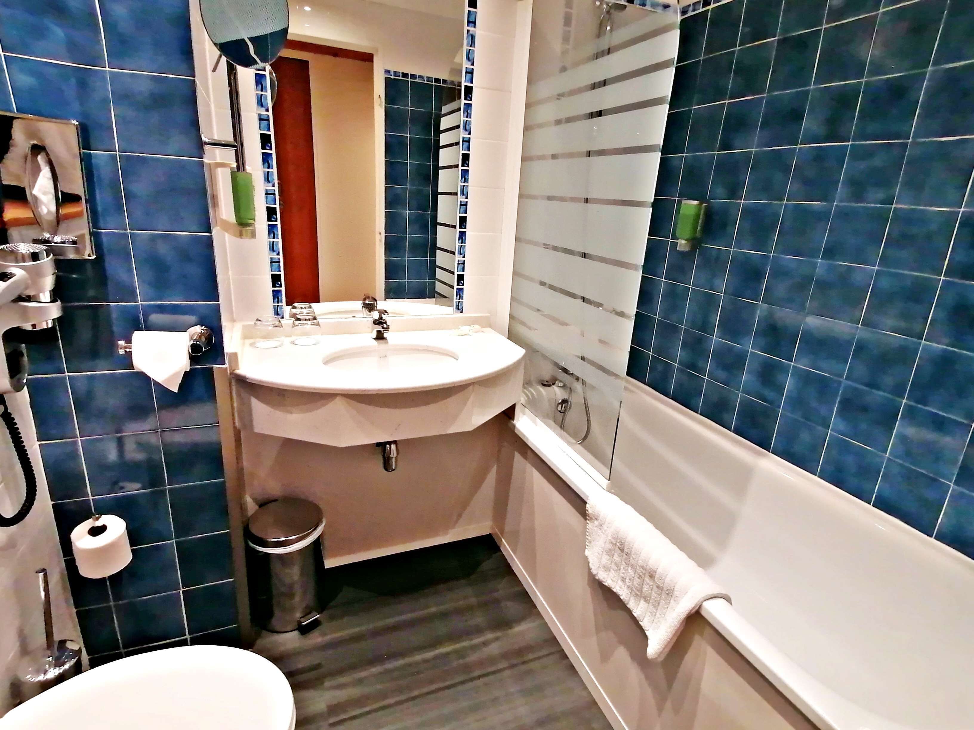standard room, multiple beds, non smoking | bathroom | bathtub, eco-friendly toiletries, hair dryer, towels