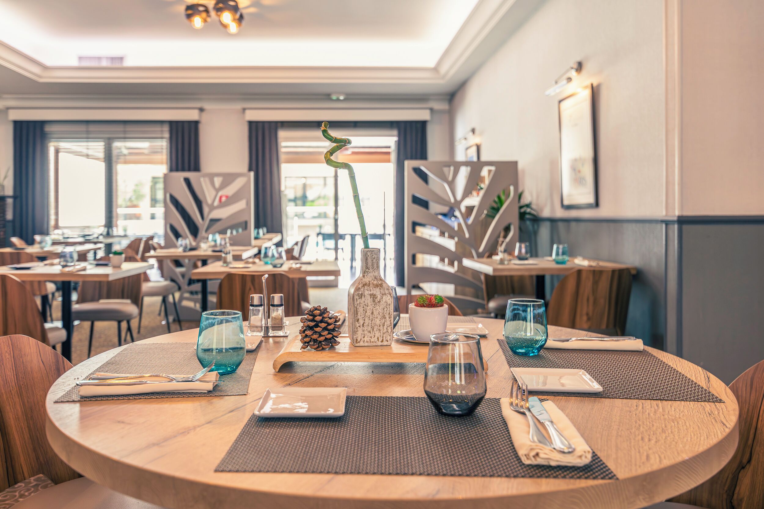 Breakfast, lunch, dinner served; international cuisine, pool views 