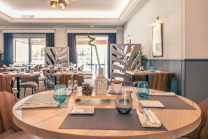 Breakfast, lunch, dinner served; international cuisine, pool views 