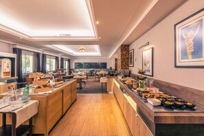 Daily buffet breakfast for a fee