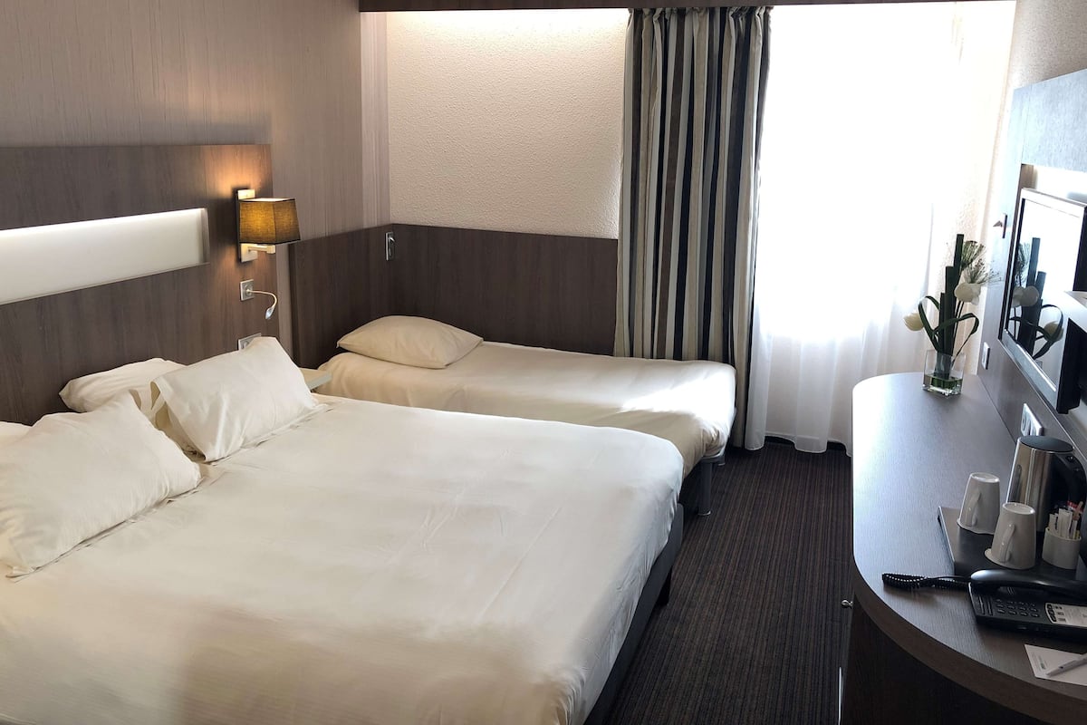 Camera Standard, letti multipli, non fumatori | Biancheria da letto di alta qualità, materassi a doppio strato, minibar