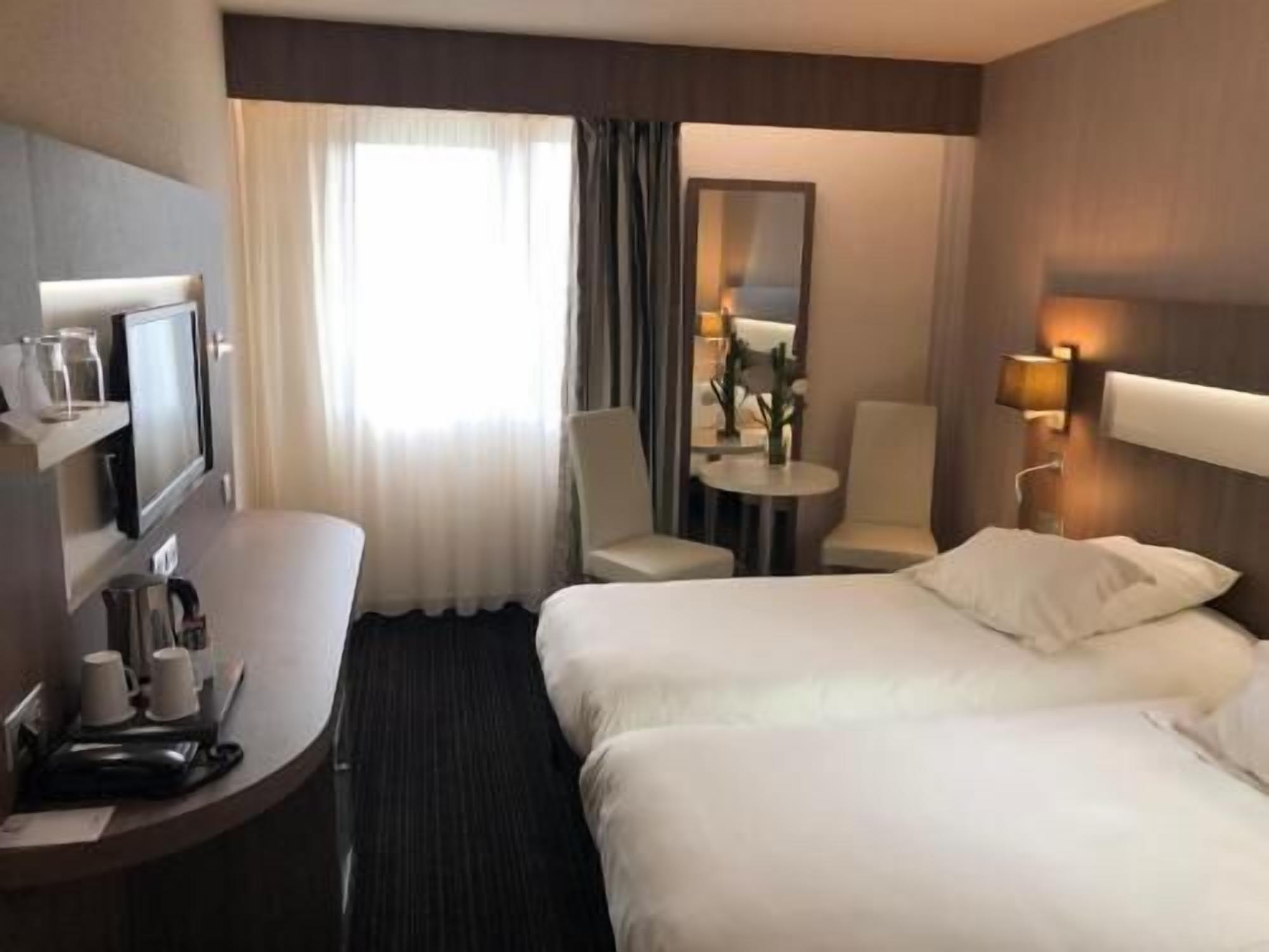 Ropa de cama de alta calidad, colchones con pillow-top y minibar 