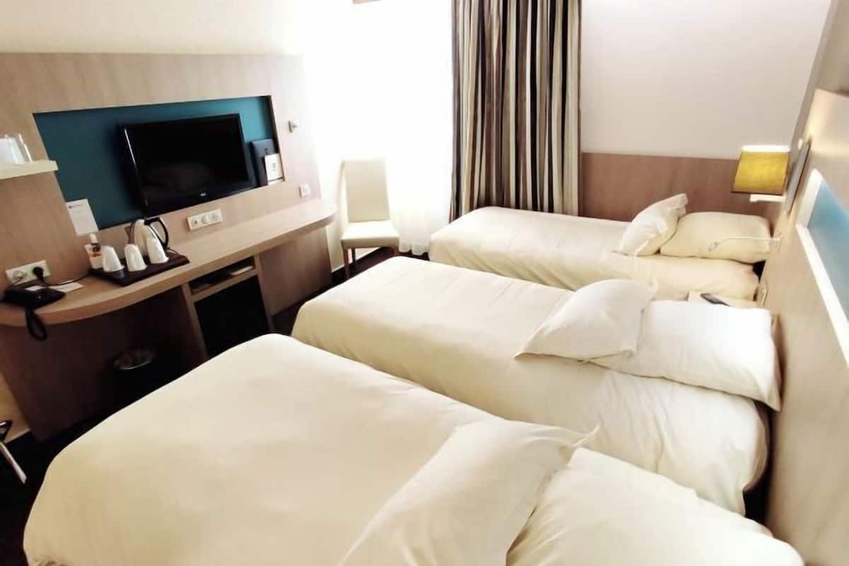 Biancheria da letto di alta qualità, materassi a doppio strato, minibar