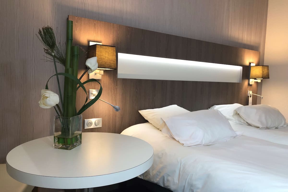 premium bedding, pillow-top beds, minibar, in-room safe