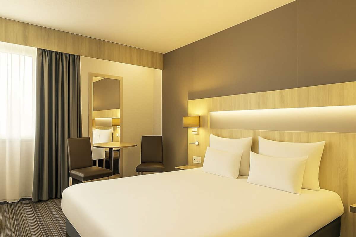 Ropa de cama de alta calidad, camas con pillow-top y minibar