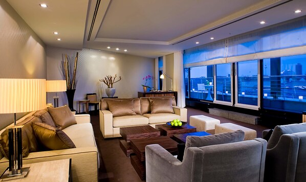 Grand-Suite, Terrasse | Wohnbereich